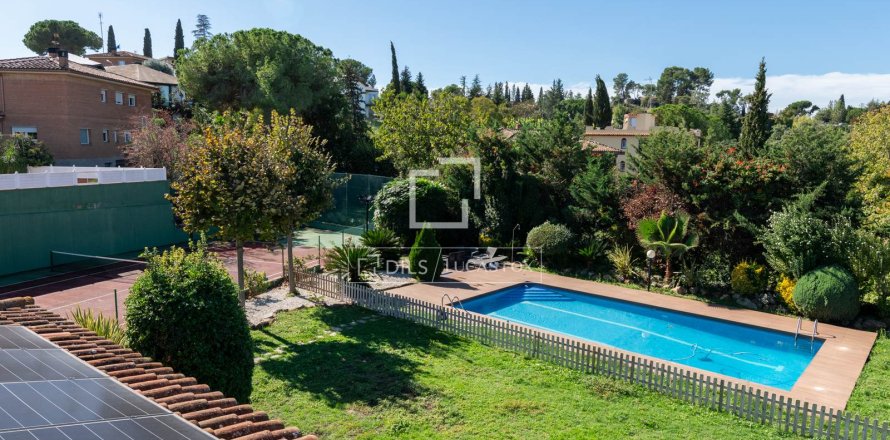 Villa in Bellaterra, Barcelona, Spain 7 bedrooms, 850 sq.m. No. 150845