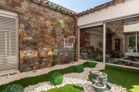 Villa for sale in Bellaterra, Barcelona, Spain 7 bedrooms, 850 sq.m. No. 150845 - photo 5