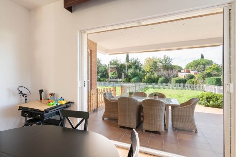 Villa for sale in Bellaterra, Barcelona, Spain 7 bedrooms, 850 sq.m. No. 150845 - photo 8