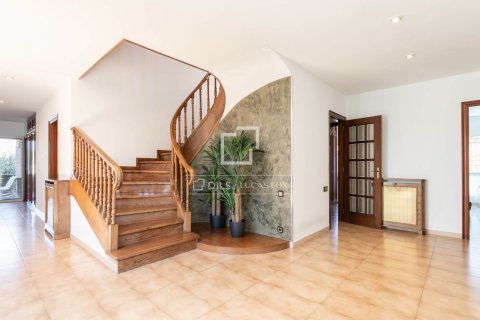 Villa for sale in Bellaterra, Barcelona, Spain 7 bedrooms, 850 sq.m. No. 150845 - photo 16