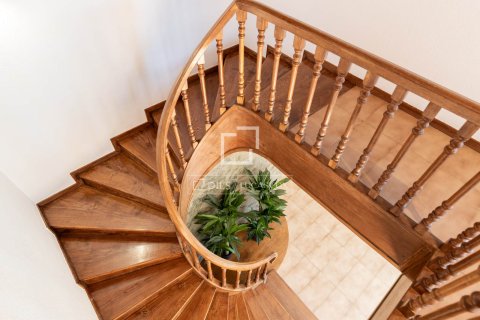 Villa for sale in Bellaterra, Barcelona, Spain 7 bedrooms, 850 sq.m. No. 150845 - photo 19