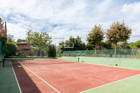 Villa for sale in Bellaterra, Barcelona, Spain 7 bedrooms, 850 sq.m. No. 150845 - photo 10