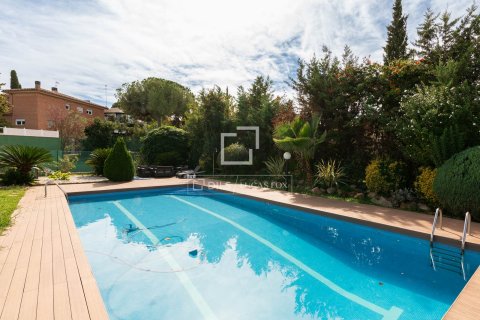 Villa for sale in Bellaterra, Barcelona, Spain 7 bedrooms, 850 sq.m. No. 150845 - photo 11