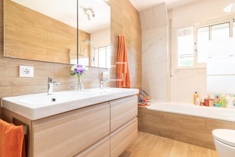 Villa for sale in Bellaterra, Barcelona, Spain 7 bedrooms, 850 sq.m. No. 150845 - photo 18