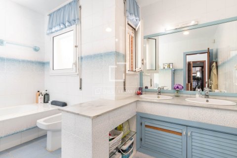 Villa for sale in Bellaterra, Barcelona, Spain 7 bedrooms, 850 sq.m. No. 150845 - photo 28