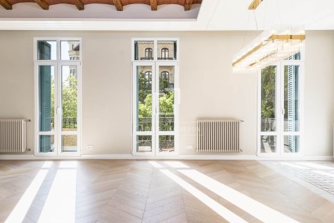 Dzīvoklis pārdošanā Barcelona, Spānijā 3 istabas, 124 m2 Nr. 150842 - attēls 2