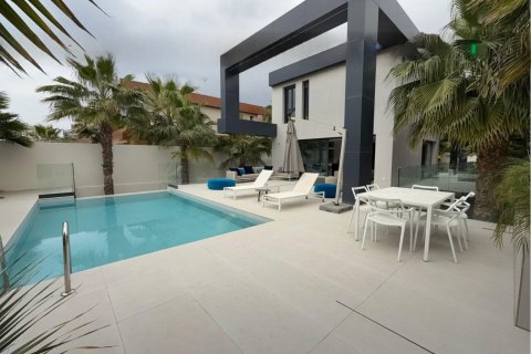 Villa in El Campello, Alicante, Spain 5 bedrooms, No. 180881