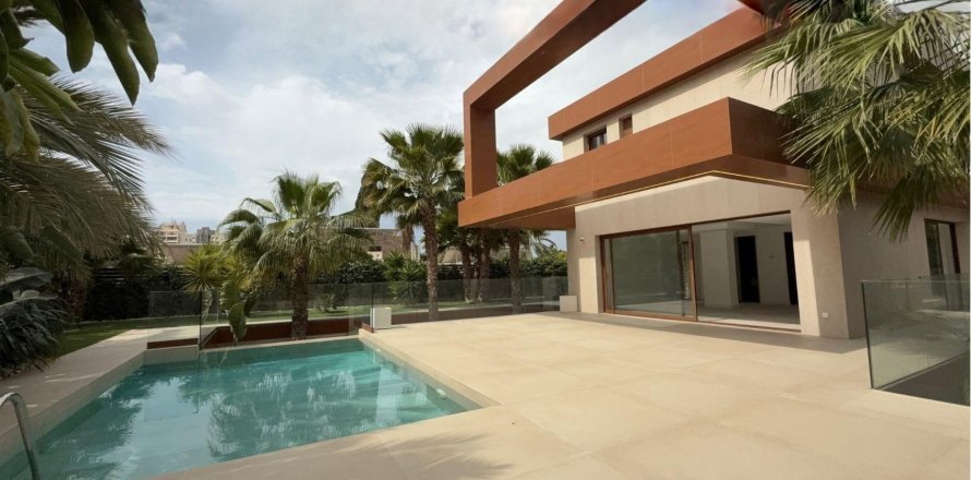 Villa in El Campello, Alicante, Spain 5 bedrooms,  No. 180880