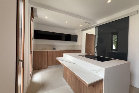 Villa for sale in El Campello, Alicante, Spain 5 bedrooms,  No. 180880 - photo 10