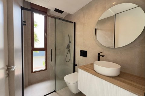 Villa for sale in El Campello, Alicante, Spain 5 bedrooms,  No. 180880 - photo 11