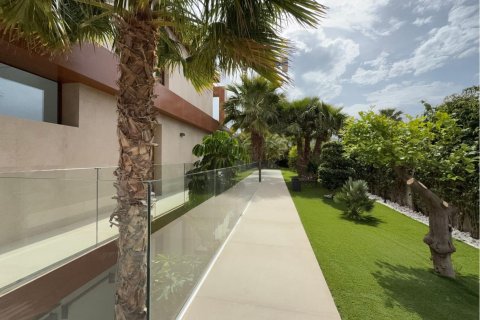 Villa for sale in El Campello, Alicante, Spain 5 bedrooms,  No. 180880 - photo 6
