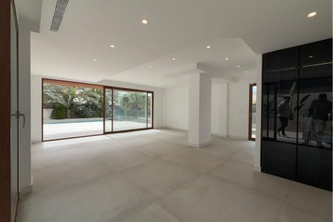 Villa for sale in El Campello, Alicante, Spain 5 bedrooms,  No. 180880 - photo 8