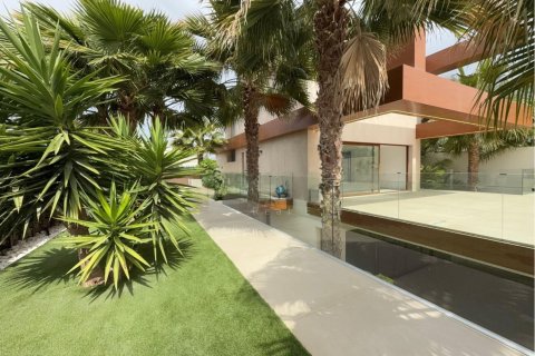Villa for sale in El Campello, Alicante, Spain 5 bedrooms,  No. 180880 - photo 4