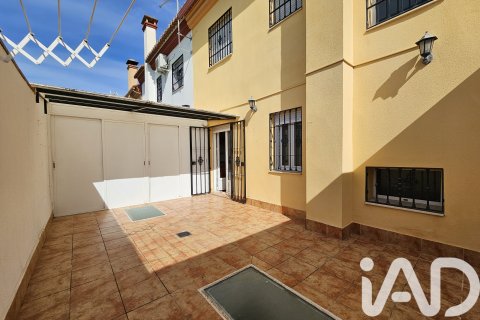Radhus till salu i Alhendin, Granada, Spanien 3 sovrum, 211 kvm. Nr. 173132 - foto 14