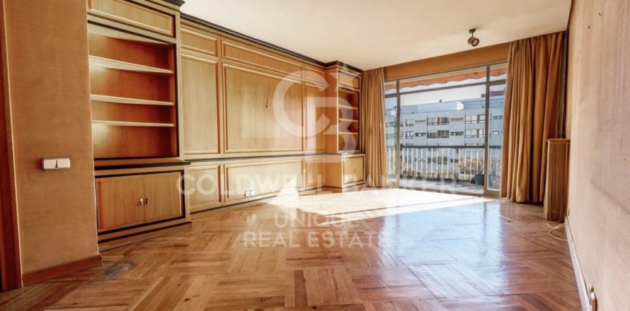 Huoneisto Madrid, Espanja 4 makuuhuonetta, 260 m2 No. 156807