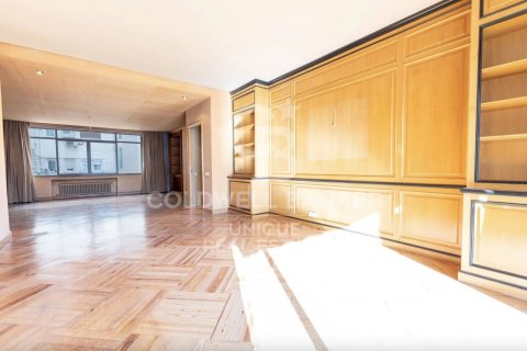 Huoneisto myytävänä Madrid, Espanja, 4 makuuhuonetta, 260 m2 No. 156807 - kuva 3