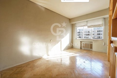Lägenhet till salu i Madrid, Spanien 4 sovrum, 260 kvm. Nr. 156807 - foto 15