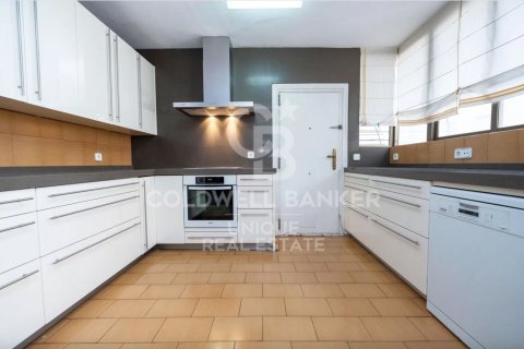 Huoneisto myytävänä Madrid, Espanja, 4 makuuhuonetta, 260 m2 No. 156807 - kuva 21