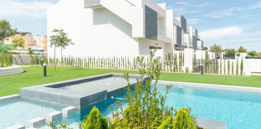 Attico a Torrevieja, Alicante, Spagna 3 camere da letto, 75 mq. N° 155355