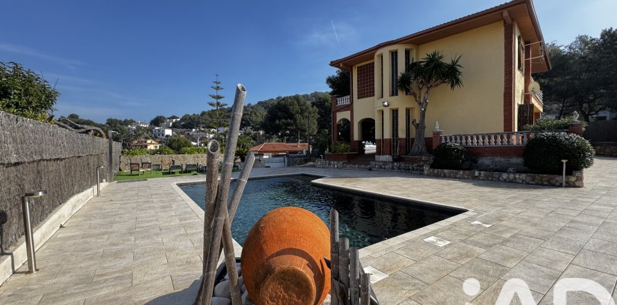 Casa a Calafell, Tarragona, Spagna 3 camere da letto, 228 mq. N° 173052