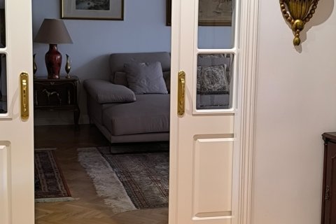 Apartment for rent Madrid, Spain 3 bedrooms, 250 sq.m. No. 107317 - photo 4