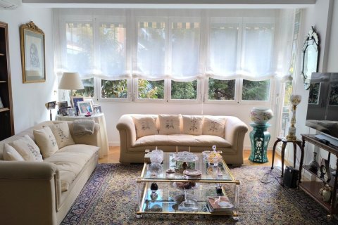 Apartment for rent Madrid, Spain 3 bedrooms, 250 sq.m. No. 107317 - photo 15