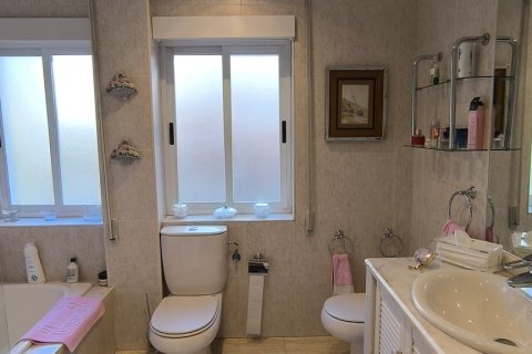 Apartment for rent Madrid, Spain 3 bedrooms, 250 sq.m. No. 107317 - photo 20