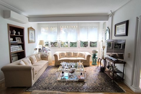 Apartment for rent Madrid, Spain 3 bedrooms, 250 sq.m. No. 107317 - photo 16