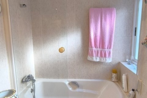 Apartment for rent Madrid, Spain 3 bedrooms, 250 sq.m. No. 107317 - photo 25