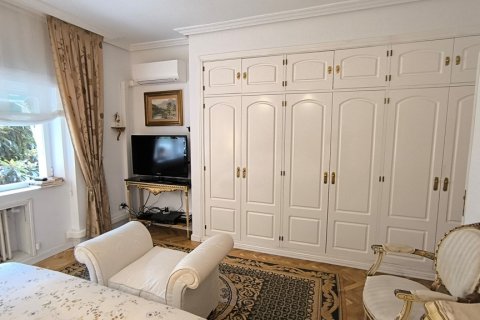 Apartment for rent Madrid, Spain 3 bedrooms, 250 sq.m. No. 107317 - photo 30