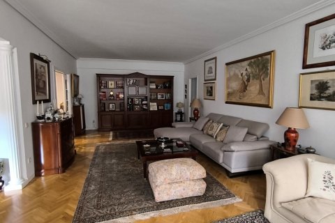Apartment for rent Madrid, Spain 3 bedrooms, 250 sq.m. No. 107317 - photo 17