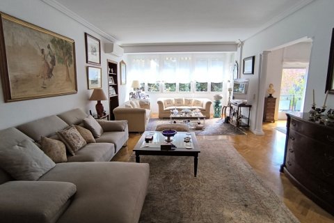 Apartment for rent Madrid, Spain 3 bedrooms, 250 sq.m. No. 107317 - photo 13