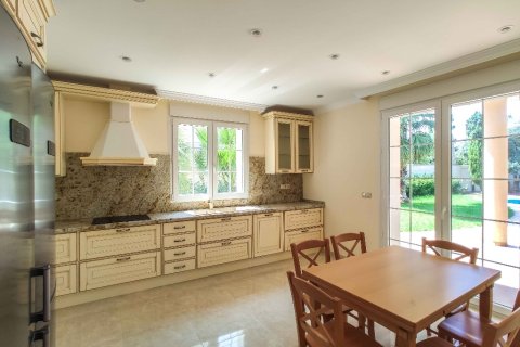 Villa for sale in Cabo Roig, Alicante, Spain 6 bedrooms, 500 sq.m. No. 149188 - photo 4