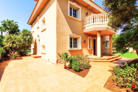 Villa for sale in Cabo Roig, Alicante, Spain 6 bedrooms, 500 sq.m. No. 149188 - photo 10