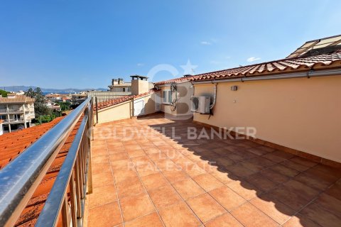 Paritalo myytävänä L'Escala, Girona, Espanja, 4 makuuhuonetta, 118 m2 No. 157905 - kuva 2