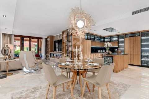 Apartamento en venta en Estepona, Málaga, España 3 dormitorios, 179 m2 No. 157902 - foto 5