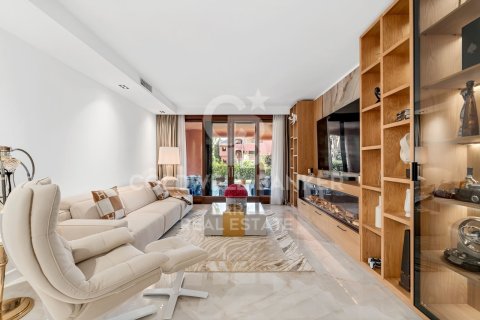 Apartamento en venta en Estepona, Málaga, España 3 dormitorios, 179 m2 No. 157902 - foto 6