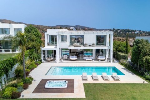Villa a Marbella, Malaga, Spagna 5 camere da letto, 592 mq. N° 157900
