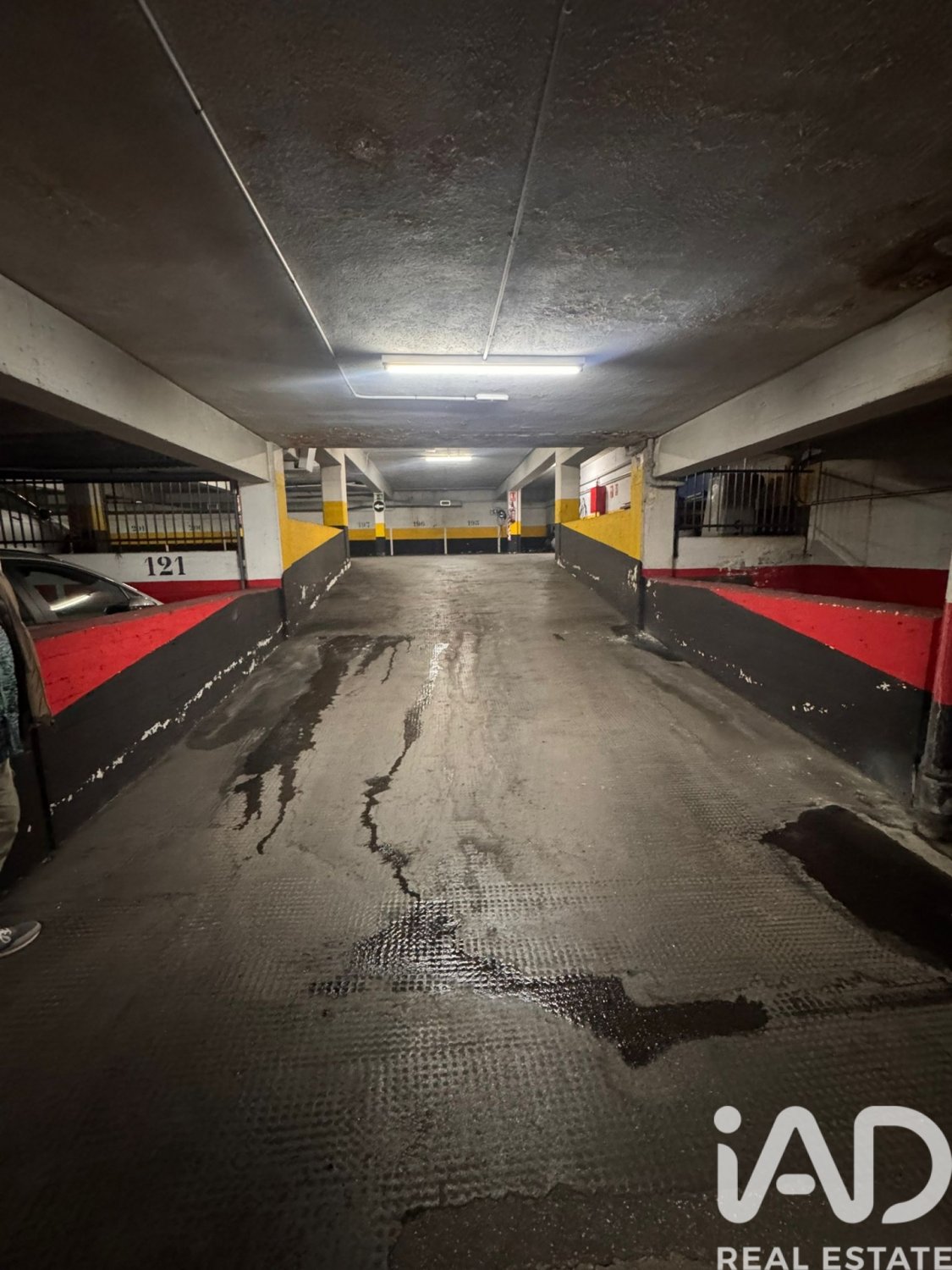 Garage in Madrid, Spain No. 185128