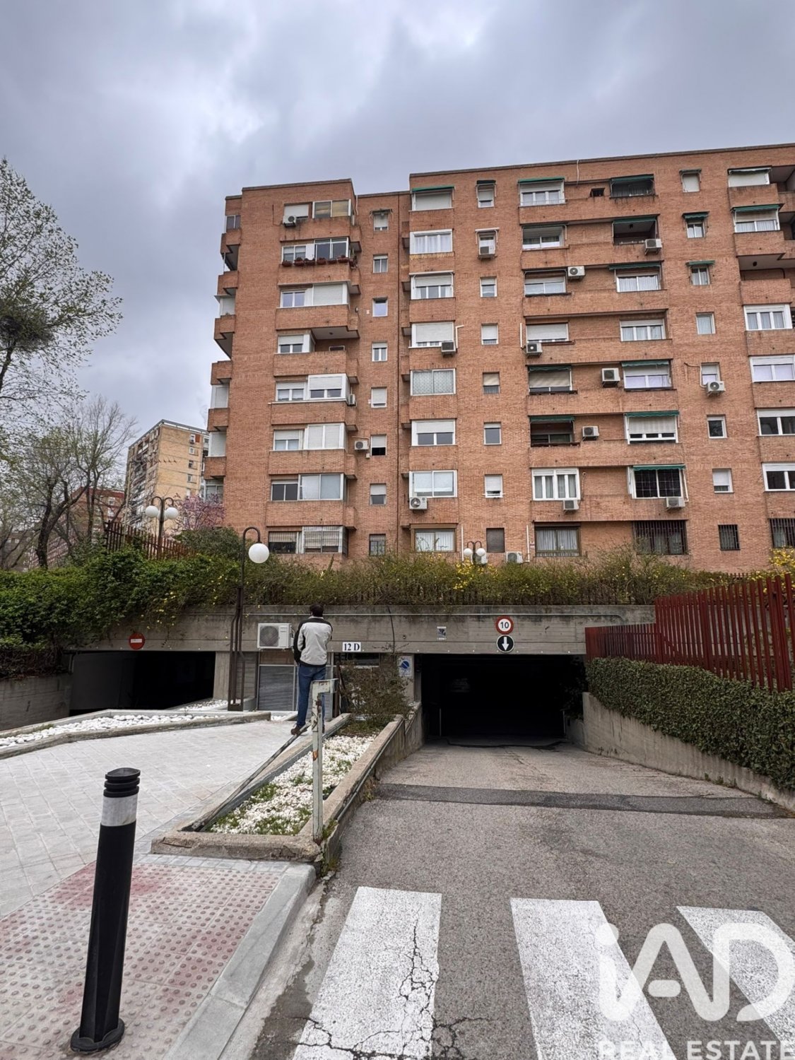 Garage in Madrid, Spain No. 185128