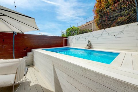 Villa en venta en Sant Just Desvern, Barcelona, España 4 dormitorios, 224 m2 No. 167566 - foto 2