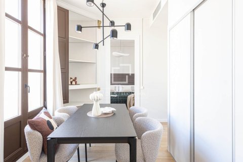 Продажа квартиры в Барселона, Испания 2 спальни, 83м2 №167570 - фото 7