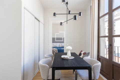 Продажа квартиры в Барселона, Испания 2 спальни, 83м2 №167570 - фото 5