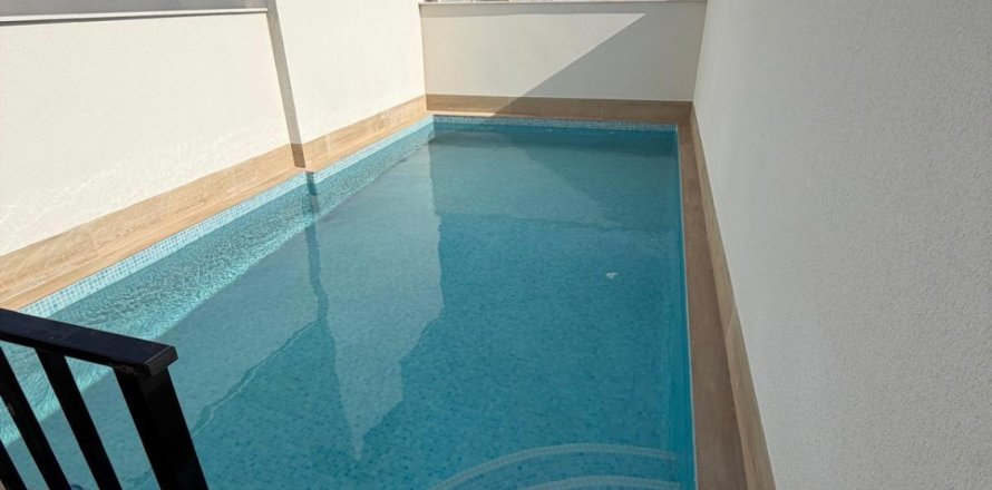 Apartment in Torrevieja, Alicante, Spain 2 bedrooms, 75 sq.m. No. 150044