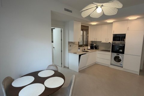 Apartamento en venta en Torrevieja, Alicante, España 2 dormitorios, 75 m2 No. 150044 - foto 2