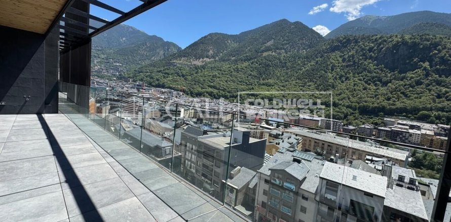 Apartment in Principado De Andorra (Ninguna Poblacion Tiene C.P.), Lleida, Spain 5 bedrooms, 706 sq.m. No. 160485