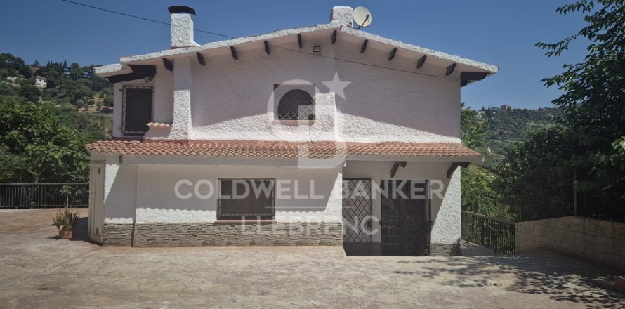 Duplex in Barcelona, Spain 4 bedrooms,  No. 160487