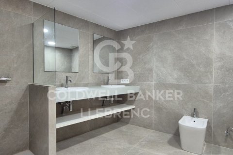 Duplex for rent in Barcelona, Spain 4 bedrooms,  No. 160487 - photo 17