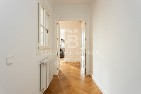 Apartament w Barcelona, Hiszpania 3 sypialnie, 181 mkw. nr 160484 – zdjęcie 21