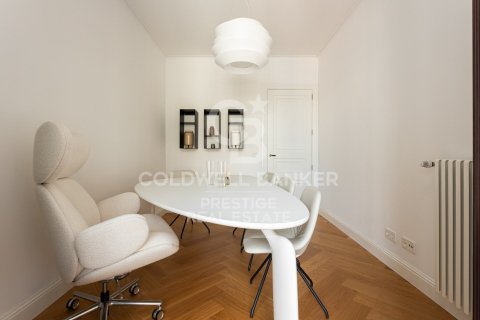 Apartament w Barcelona, Hiszpania 3 sypialnie, 181 mkw. nr 160484 – zdjęcie 28